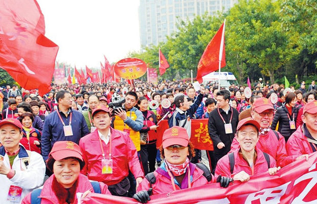 福州十萬人健步迎新年 志愿服務終點