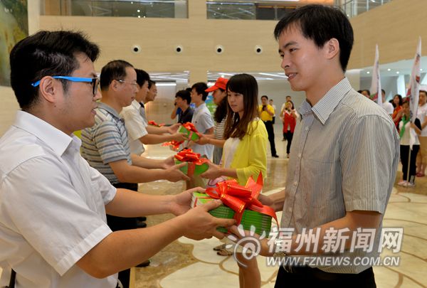 《福州文明禮儀手冊》昨日首發