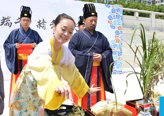 倉山區舉行端午民俗活動