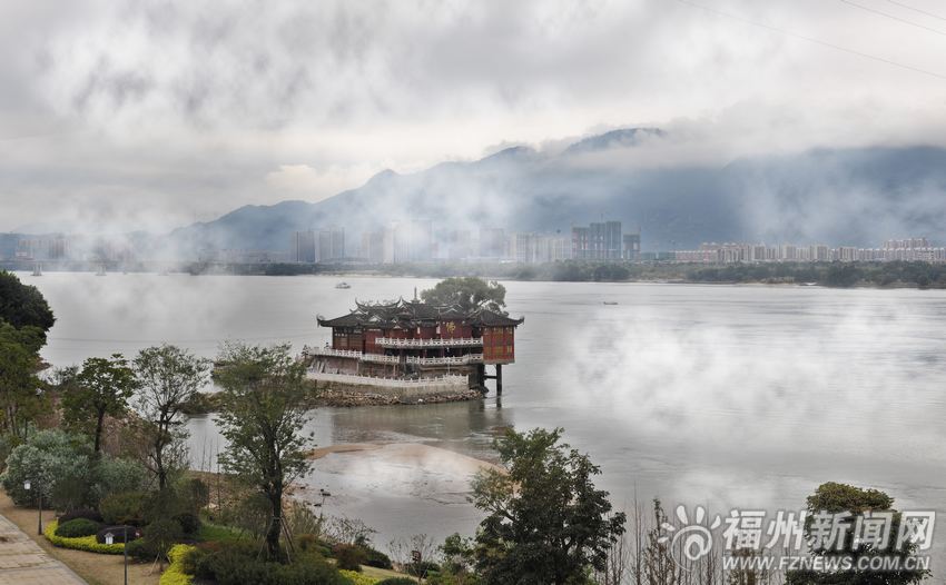 榕城迎“大雪”節氣　雨后閩江現濃霧風景別樣美