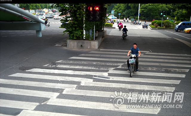 福州警方曝光150輛加塞壓線車輛 10輛車濫用遠光燈被罰